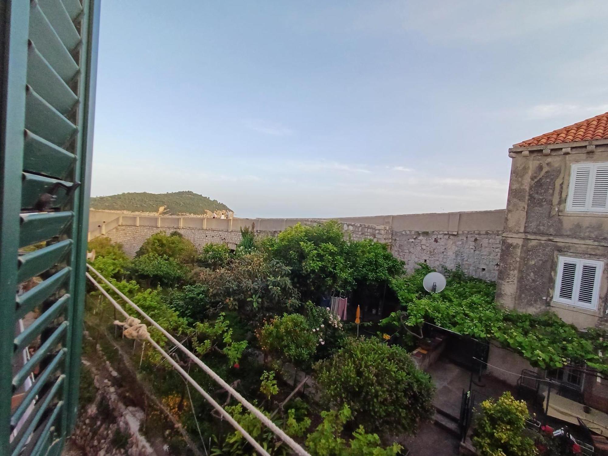 City Walls Hostel Dubrovnik Bagian luar foto